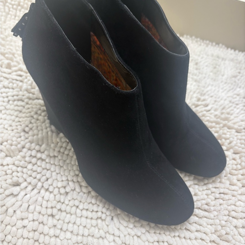 Elegant Black Ankle Boots